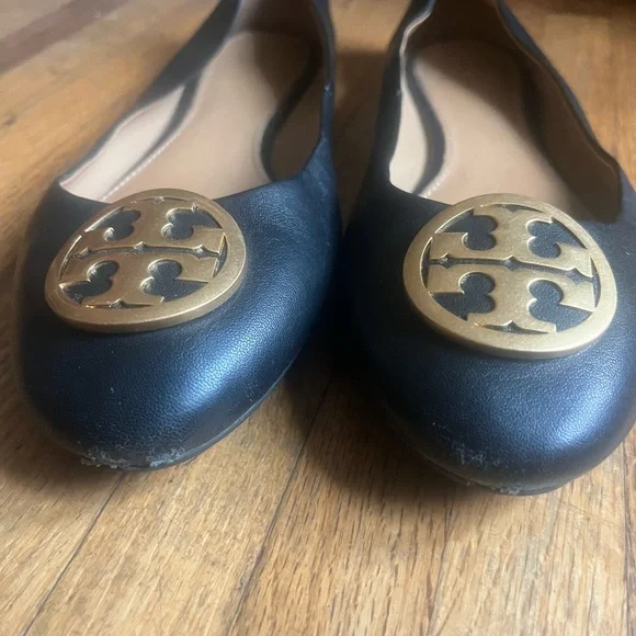 Tory Burch Black Leather Flats with Gold Emblem size 10.5 - Picture 2 of 7